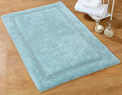 Alfombra de baño 100% algodón suave, tamaño 34 x 21 pulgadas, parte trasera antideslizante de látex en aerosol, color azul ártico sólido, borde
