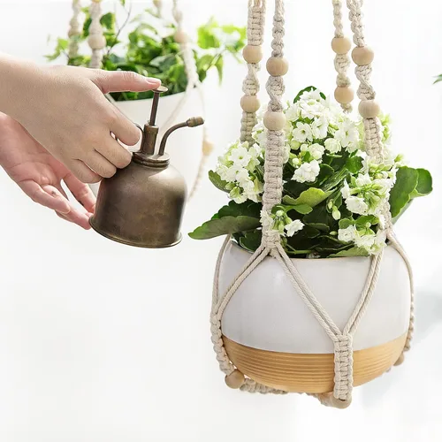 Vista 3 de Mkono Colgador de macramé para plantas de interior, cesta colgante con cuentas de madera, soporte decorativo para macetas, sin borlas