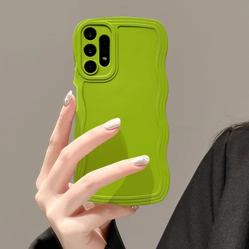 Vista 46 de UEEBAI Funda de silicona con marco ondulado para Samsung Galaxy A13 5G, lindo marco ondulado, ajuste delgado, a prueba de golpes, funda suave y Negro