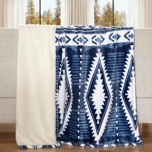 Vista 10 de Carstens, Inc. Dean Crouser Plush Sherpa Fleece Oversized Throw Blanket 54" x 68", Alpha Wolf