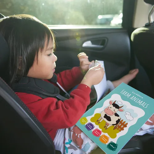 Vista 7 de THE TWIDDLERS - Paquete de 12 libros para colorear con 48 crayones y 216 calcomanías (animales de granja) - Mini libros para colorear para niños