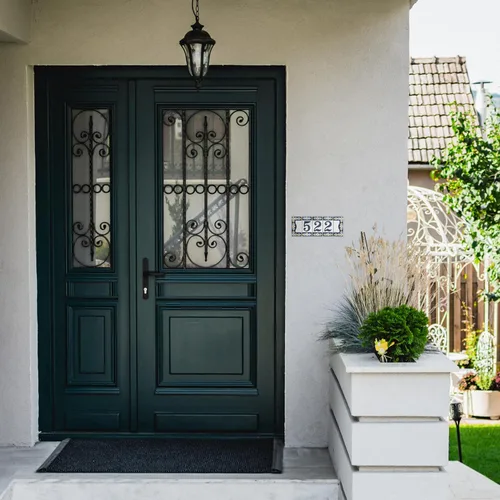 Vista 7 de Merola Tile Sevillano Flora Dirección Números 7 2-1/8" x 4-3/8" Azulejo de pared de cerámica