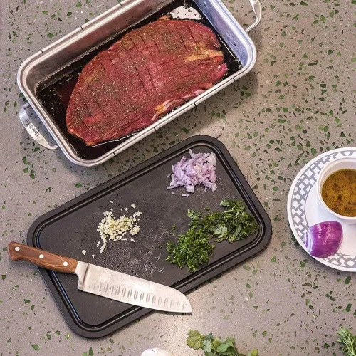 Vista 4 de Char-Broil 3526981P04 Grill Plus - Bandeja para asar y tabla de cortar, acero inoxidable y negro