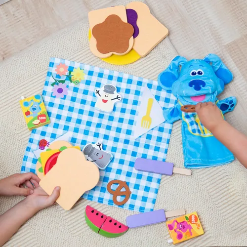 Vista 10 de Melissa & Doug Blue’s Clues & You! Set de juegos para picnic Comparte con Blue con marioneta de mano - Certificado FSC