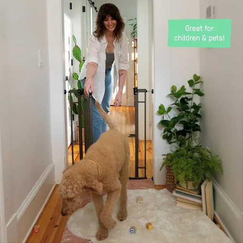 Vista 8 de Ingenuity Puerta decorativa multiusos extra alta con paso para bebé, se adapta a aberturas de 28.5 a 48 pulgadas (paquete de 1), metal negro