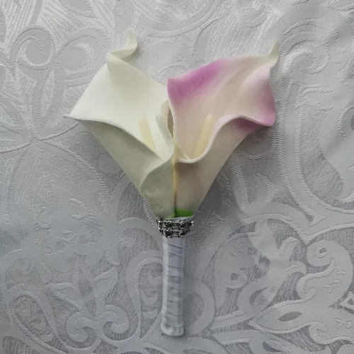 Vista 10 de Boda Floral Lirios de Alcala Púrpura con Cristales Bayas Bling (2 Calla Lilies boutenieres)