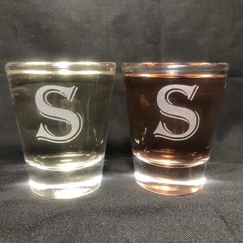 Vista 26 de Alankathy Mugs Juego de 2 vasos de chupito con letras de monograma de 1.5 oz (B)