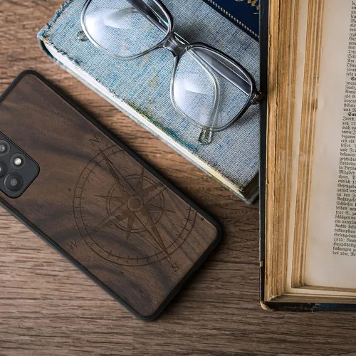 Vista 3 de kwmobile Funda de madera compatible con Samsung Galaxy A52 / A52 5G / A52s 5G - Funda - Brújula de navegación marrón oscuro