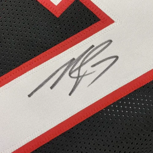 Vista 3 de Camiseta de fútbol americano negra retro de Atlanta de Michael Mike Vick con autógrafo/firmada JSA COA