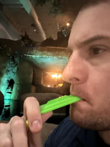 Vista 4 de Jokari Funda flotante impermeable para teléfono con correa para el cuello y silbato de emergencia. Utiliza la pantalla táctil y Bluetooth