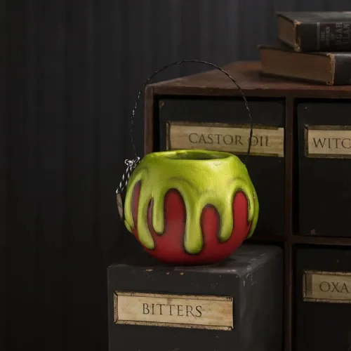 Vista 3 de Bethany Lowe Pequeña manzana roja con cubo de veneno verde