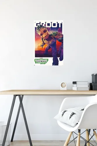 Vista 5 de Trends International Marvel Guardianes de la Galaxia Vol. 3 - Póster de pared Groot One Sheet 22.4L x 14.7W, versión enmarcada de madera de granero