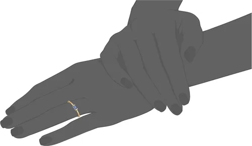 Vista 2 de Tienda Essentials Anillo de moda apilable de plata de ley chapado en oro amarillo de 18 quilates con circonia cúbica