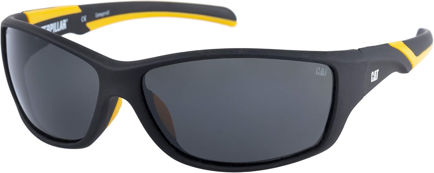 15. Caterpillar - Gafas de sol (montura de goma negra mate), color negro mate, templo negroamarillo, lentes de humo sólido, polarizadas (CTS-GRADER-104P)